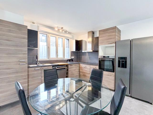 MAISON T4 89 M2 AVEC JARDIN, GRANDE TERRASSE, BALCON, PLACE DE PARKING, CLIMATISATION ETC.
