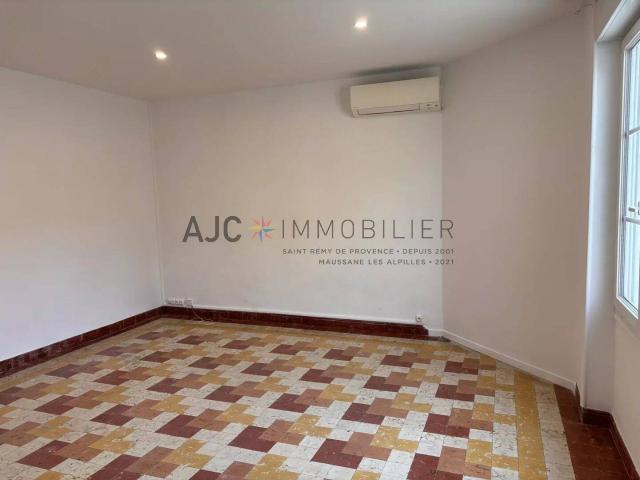 MAISON T4 COUR CENTRE VILLE DE ST REMY