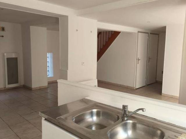 MAISON T4 CHARLY SUR MARNE AVEC COUR