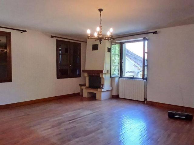 Maison T4 à louer à FONS