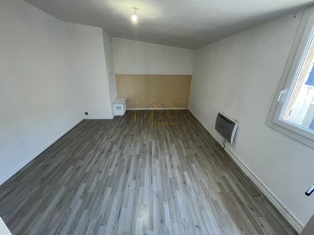 MAISON T4 A MONTPEYROUX A LOUER