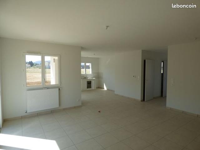 MAISON T4 avec terrasse, garage et terrain de 524 m2