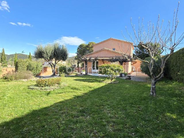 Maison T4 avec panneaux solaires, double garage et jardin