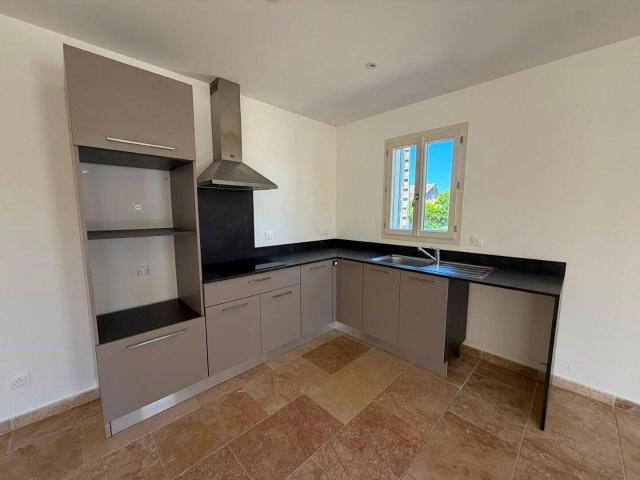 MAISON T4 GARAGE CLIMATISATION JARDIN CLOTURE
