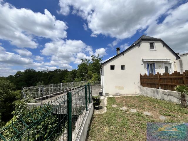 MAISON T4, GARAGE ET JARDIN