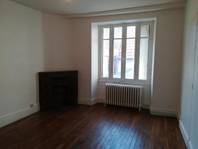 Maison T4 dans le centre de Tannay