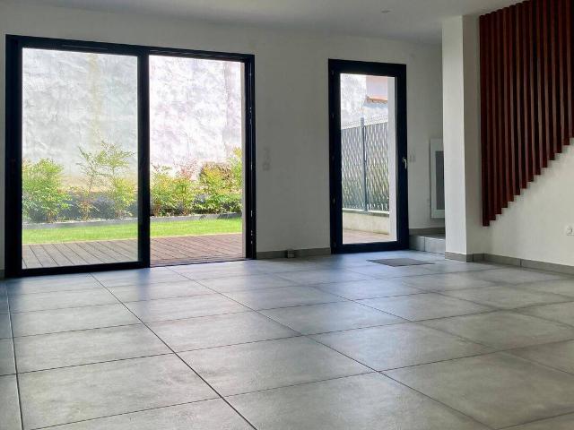 Maison T4 de standing avec grande terrasse et jardins – Résidence récente