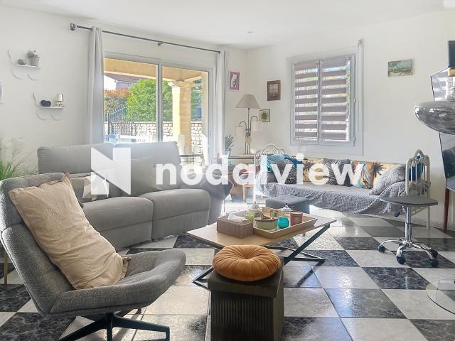 Maison T4 de plain pied semi enterrée avec potentiel d'aménagement