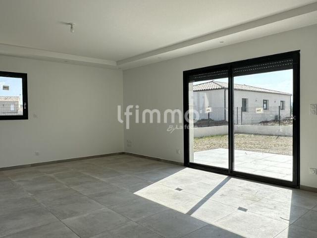Maison T4 plain pied avec garage et terrain 360 m² clos