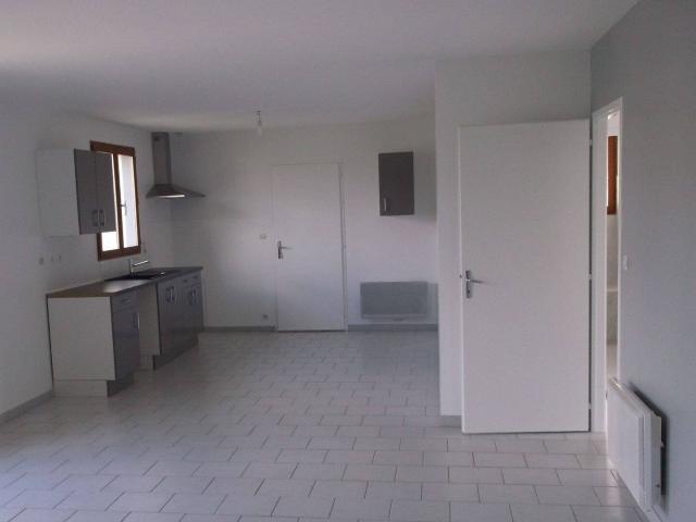 Maison T4, proche commerces centre bourg