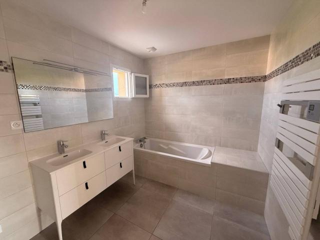 Maison T4 récente 94 m² – 3 chambres – Jardin – Estrablin / Vienne