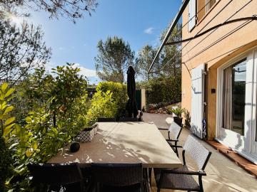 MAISON T4 RÉNOVÉE AVEC TERRASSE, PARKING ET PISCINE DE COPROPRIÉTÉ GOLF DE PONT ROYAL À MALLEMORT