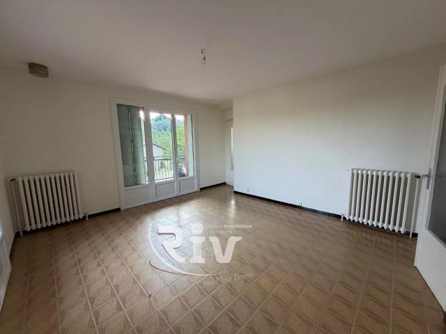 Maison T4 rénovée de 86.44 m² avec garage, balcon et jardin