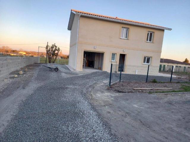 Maison T5 100 m² 1160 € avec jardin/parking/garage