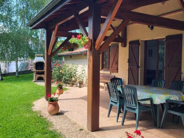 Maison T5 145 m2 avec jardin garage et dépendance