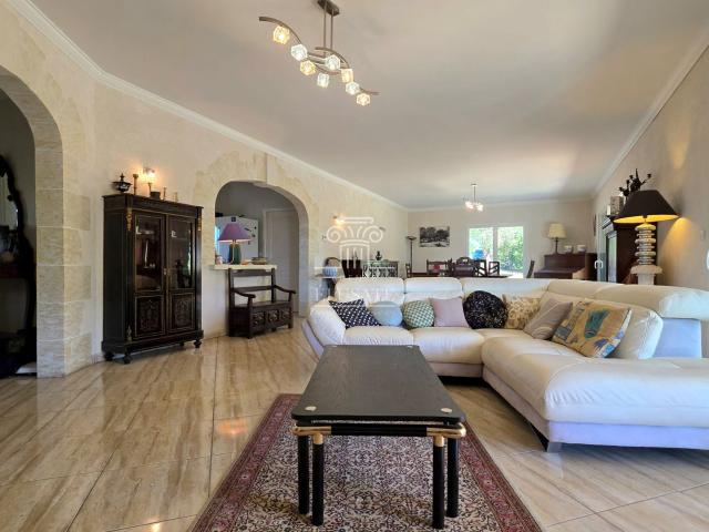 MAISON T5 153M2 PROCHE DES COMMODITES AVEC TERRAIN DE 2859M2 ET GARAGE / MONTREAL