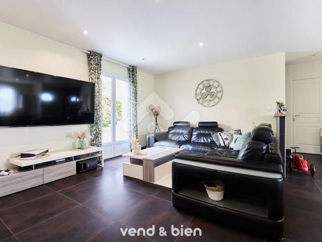 Maison T5, contemporaine de plain pied avec garage sur un terrain de 611 M2