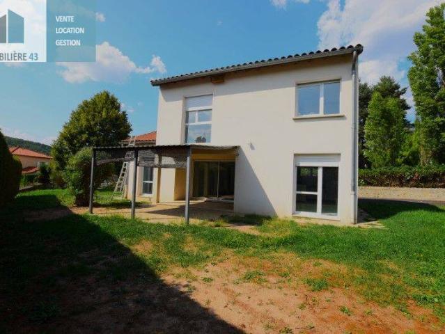 MAISON T5 CUIS EQUIPEE ST GERMAIN LAPRADE 5 pièce s 135 m2