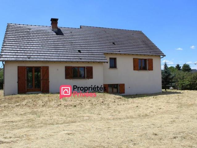 Maison T5 à vendre de 116 m² avec sous sol complet et combles aménageables à Saint Gervais D'Auvergne 63390