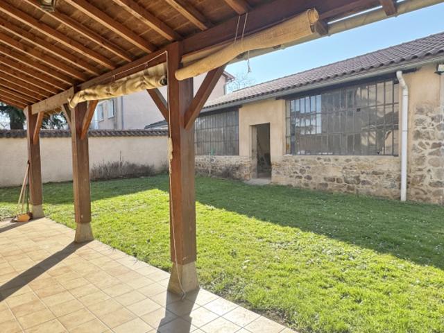 Maison T5 + annexes au calme