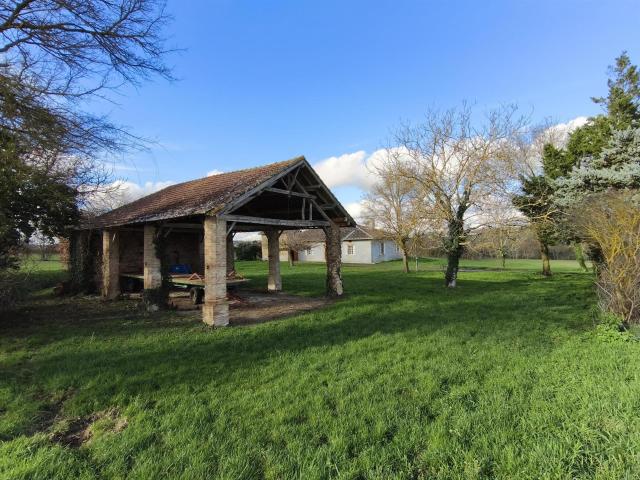 Maison T5 avec pigeonnier et grange sur 4500 m2 180m² L'Isle Jourdain