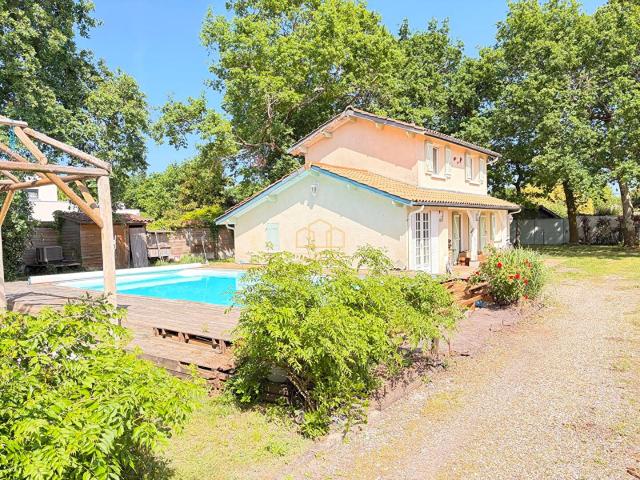 Maison T5 avec piscine et jardin à vendre à Gujan Mestras
