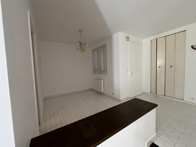MAISON T5 GIF SUR YVETTE CHEVRY