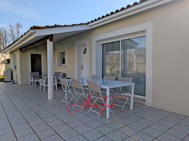 MAISON T5 de 127 M2 avec piscine 888 m² de terrain Centre d'Ambarès et Lagrave