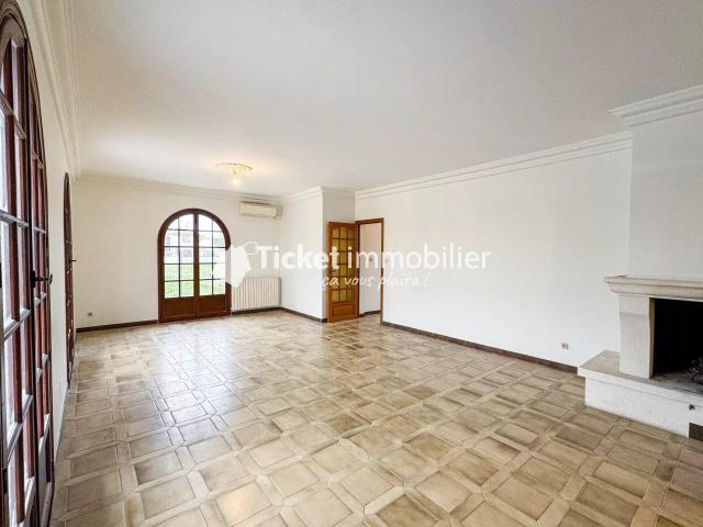 Maison T5 De 146m2 Avec Jardin de 633m2, Garage, Climatisati. 146m² Plaisance du Touch