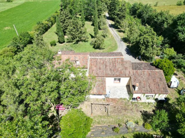 Maison T5 de 151 m2 rénovée en 2020 sur un terrain 8400 m2