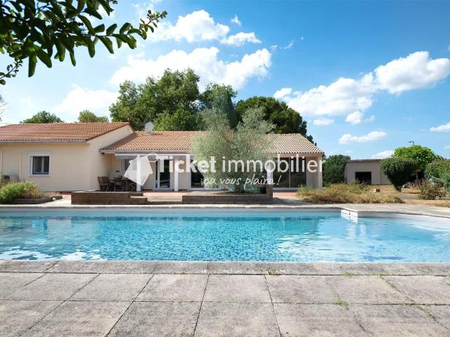 Maison T5 De 160m2, Annexe T3 De 60m2, Terrain De 3533m2, Pi. 160m² Larra