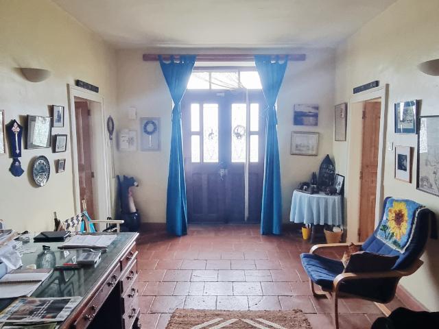 Maison T5 de 212 m2 + villa T3 PP de 62 m2 + piscine + étable + dépendances
