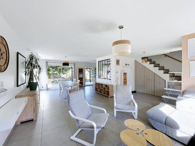 MAISON T5 MEUBLE PISCINE 125.78 m² 69970 MARENNES