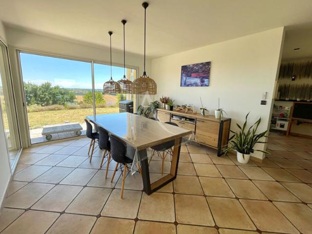 Maison T5 meublée avec piscine et vue sur les Pyrénées
