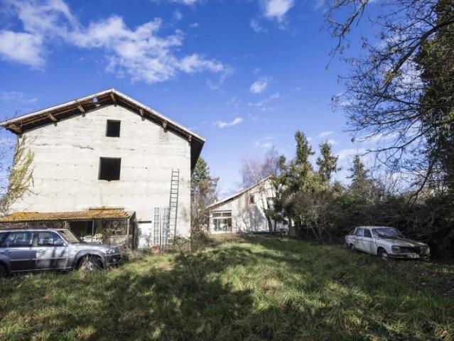 Maison T5 + T6 + grange