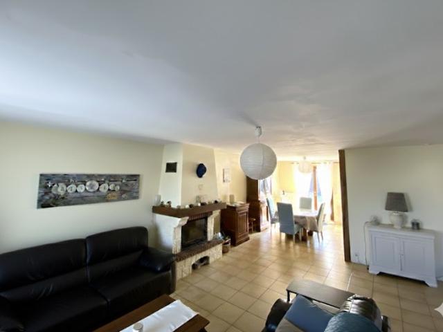 Maison T6 de 106 m² avec séjour cheminée et jardin de 937 m² à Rosny sur Seine