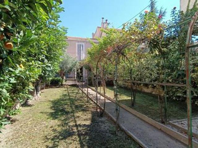 MAISON T6 143m² sur parcelle de 391m² av