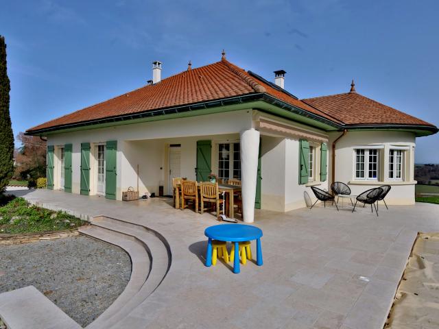 Maison T6 168 m2 Habitables Terrain 2500m2 Piscine