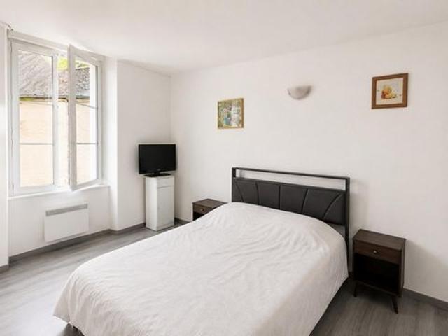 Maison T6 –Centre village proche Noyant Villages