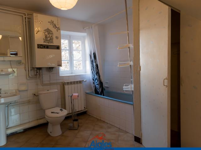 Maison T6 avec cour et jardin proche Issoire
