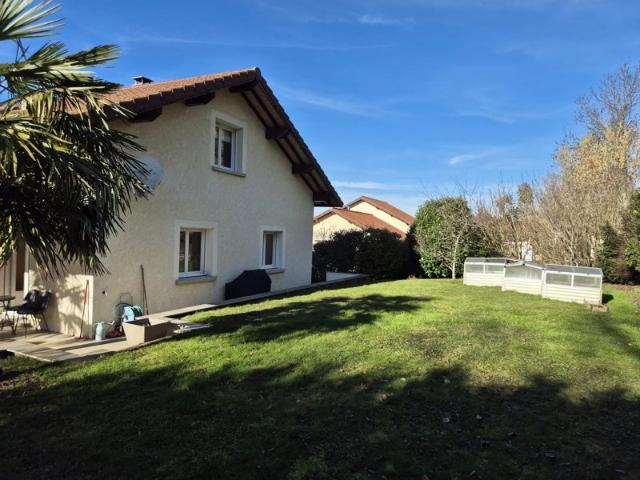 VILLA AVEC GRAND GARAGE