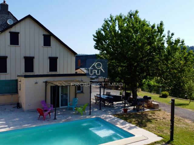 Maison T6 avec piscine et dépendances