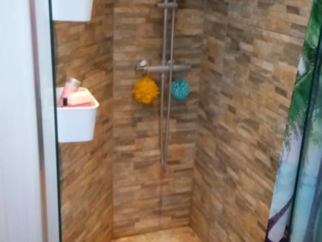 Maison T6 garage, buanderie cuisine, 3 pièces et SDE avec WC 3 pièces, SDB et WC jardin