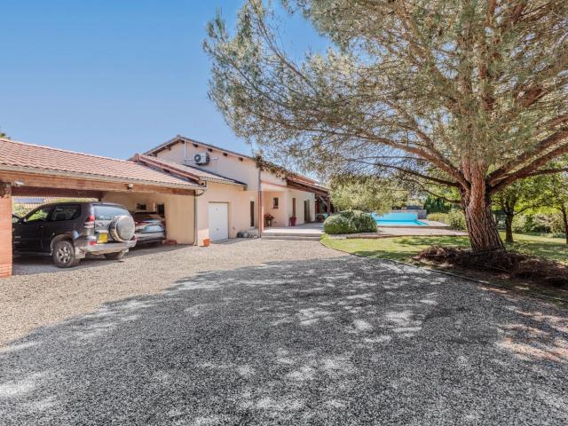 Maison T6 de 188 m² – Terrain 2 700 m² sans vis à vis, Piscine &