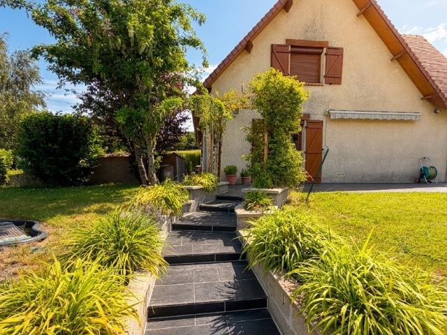 Maison T6 de 180m2 sur un terrain de 2559m2