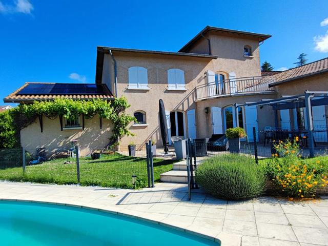 Maison T6 de 225m² avec piscine et dépendances Charantonnay
