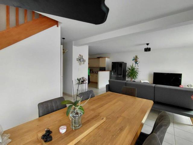 MAISON T6 FOUGERES JARDIN DE 200 M2 PROCHE DU CENTRE VILLE