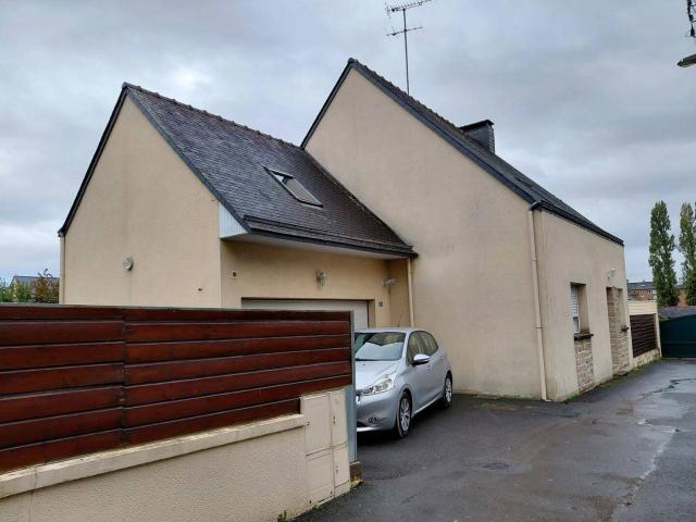 MAISON T6 FOUGERES JARDIN DE 200 M2 PROCHE DU CENTRE VILLE