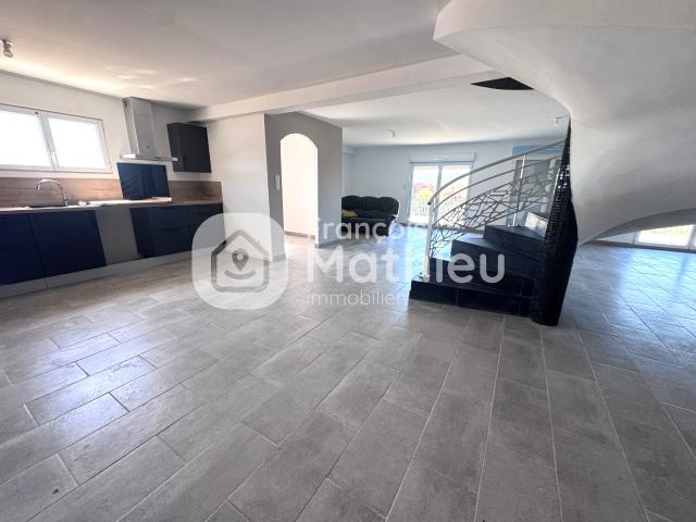 Maison T6 + Local commercial Salornay sur Guye