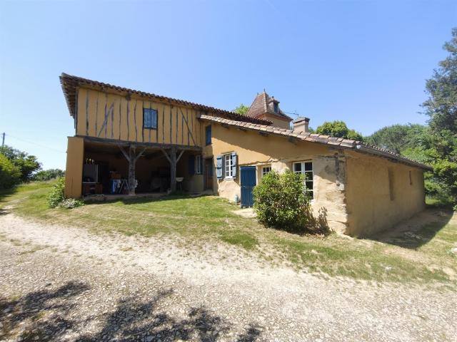 Maison T7 de 204 m2 avec pigeonnier et dépendances sur une t. 204m² Gimont
